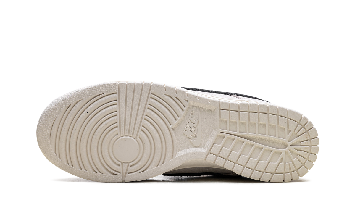Dunk Low SE WMNS "Team Red" HQ3502 100